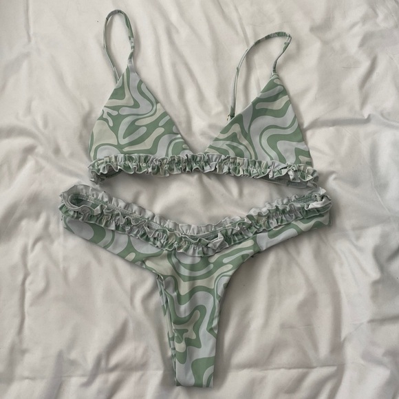 New swim Suit - Picture 1 of 2